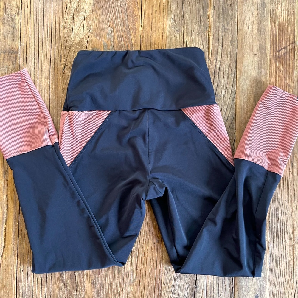 Onzie Flow S/M leggings.